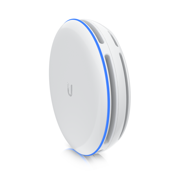 Ubiquiti - UBB-XG - 60 GHz wireless PtP bridge, 500 m (1,640 ft) maximum range, 60 GHz & 5 GHz dual-radio redundancy, x1 10G SFP+ and x1 GbE PoE++ port, 5 GHz (866.6 Mbps) and 60GHz (6000 Mbps), Power [UBB-XG-EU]
