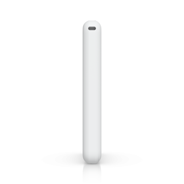 Ubiquiti - UTR - Un router da viaggio ultrasottile che estende istantaneamente la tua rete UniFi ovunque ti trovi, garantendo una connettività sicura anche in luoghi remoti senza interruzioni. [UTR]