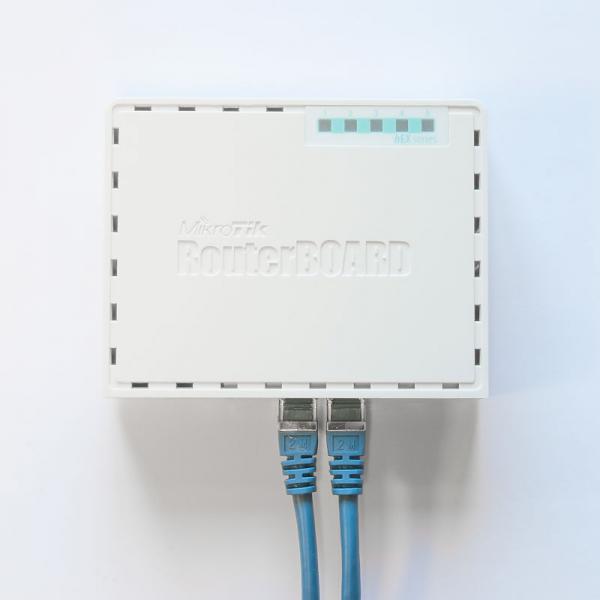 MikroTik, hEX, RouterBOARD hEX 5x Gigabit Ethernet, Dual Core 880MHz CPU, 256MB RAM, USB, microSD, RouterOS L4 [RB750Gr3]