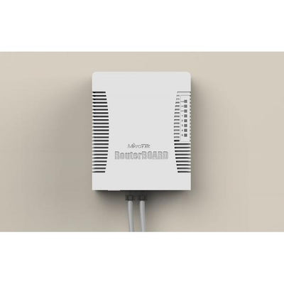 MikroTik, hEX PoE, RouterBOARD hEX PoE with 800MHz CPU, 128MB RAM, 5x Gigabit LAN (four with PoE out), USB, RouterOS L4, plastic case and PSU [RB960PGS]