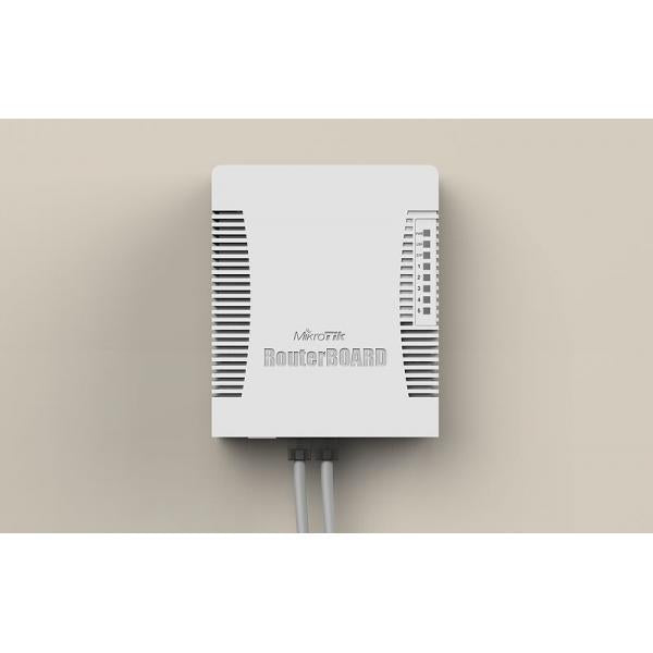 MikroTik, hEX PoE, RouterBOARD hEX PoE with 800MHz CPU, 128MB RAM, 5x Gigabit LAN (four with PoE out), USB, RouterOS L4, plastic case and PSU [RB960PGS]