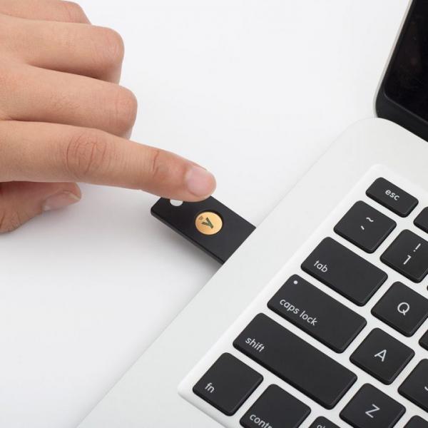 YUBICO - YubiKey 5 NFC [237]