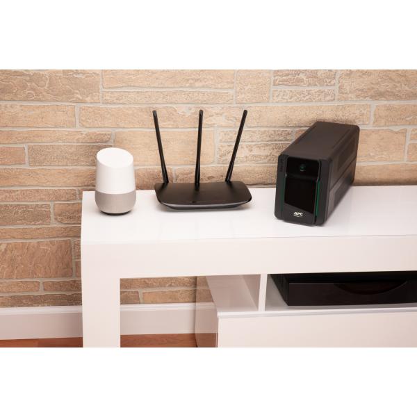 APC UPS EASY 900VA AVR IEC [BVX900LI]