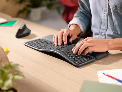 Logitech ERGO K860 for Business - Tastiera split ergonomica - Design ergonomico, tecnologia Logi Bolt sicura, Bluetooth, certificazione globale, Windows/Mac/Chrome/Linux - Graphite [920-010349]