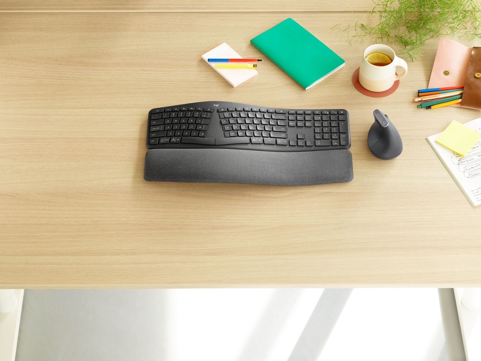 Logitech ERGO K860 for Business - Tastiera split ergonomica - Design ergonomico, tecnologia Logi Bolt sicura, Bluetooth, certificazione globale, Windows/Mac/Chrome/Linux - Graphite [920-010349]