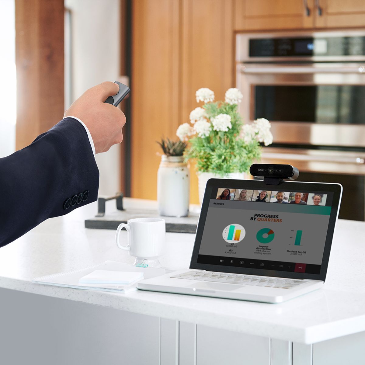 Logitech 910-004862 puntatore wireless Bluetooth/RF Oro [910-004862]