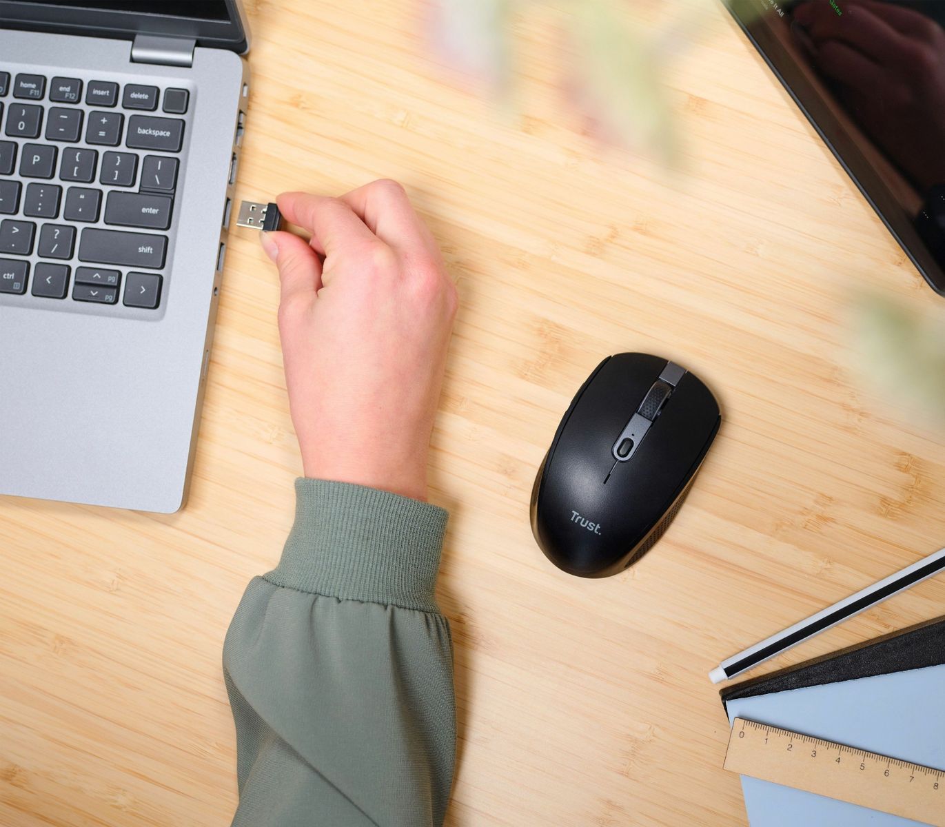 Trust Ozaa mouse Ufficio Mano destra RF senza fili + Bluetooth Ottico 3200 DPI [24819]