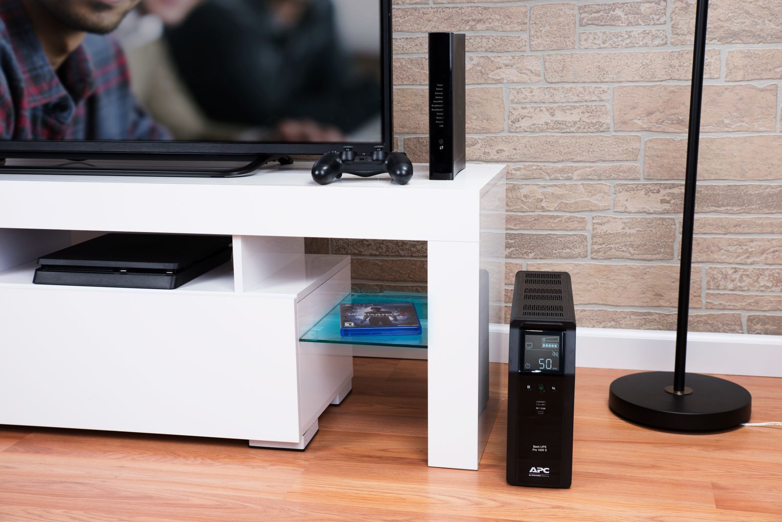 APC BR1600SI gruppo di continuità (UPS) A linea interattiva 1,6 kVA 960 W 8 presa(e) AC [BR1600SI]