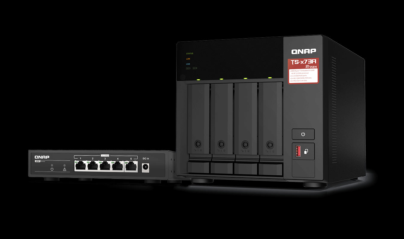 QNAP TS-473A + QSW-1105-5T Bundle Pack NAS Tower Ryzen Embedded V1500B 8 GB DDR4 0 TB QNAP Turbo System Nero [TS-473A-SW5T]