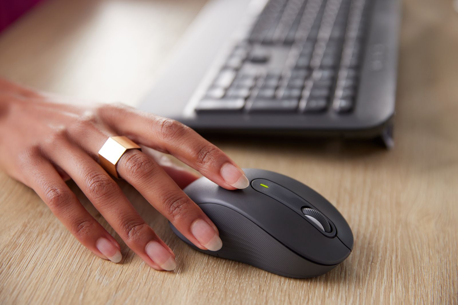 Logitech Signature MK650 Combo for Business tastiera Mouse incluso Ufficio Bluetooth QWERTY Italiano Grafite [920-010996]