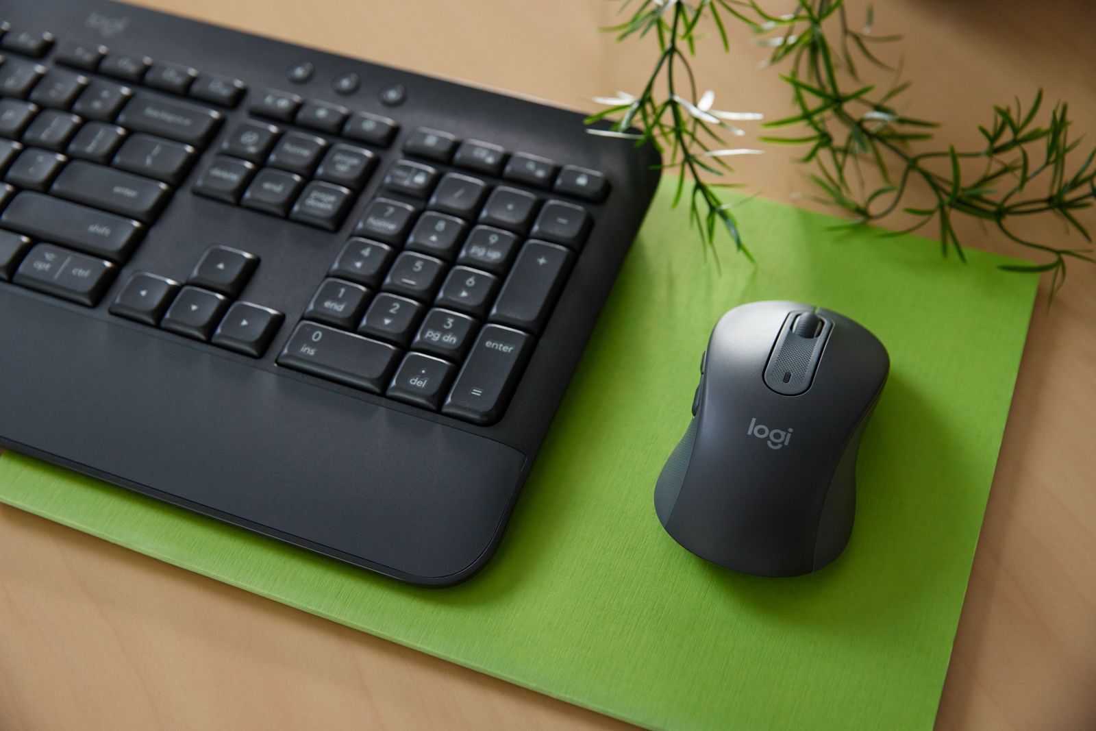 Logitech Signature MK650 Combo for Business tastiera Mouse incluso Ufficio Bluetooth QWERTY Italiano Grafite [920-010996]