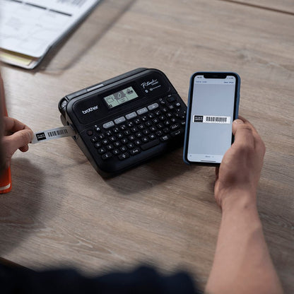 Brother PT-D460BTVPUR1 stampante per etichette (CD) Trasferimento termico 180 x 180 DPI Con cavo e senza cavo Bluetooth QWERTY [PTD460BTVPUR1]