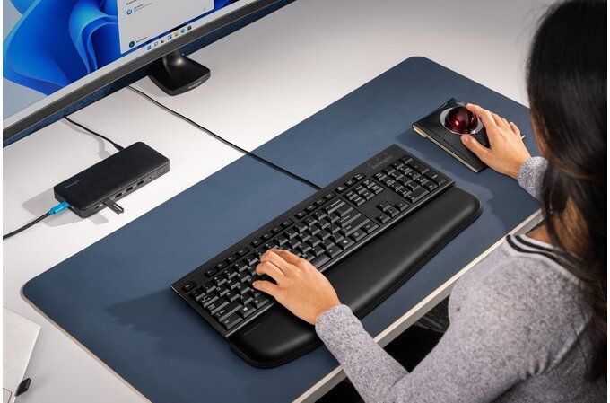 Kensington KB100 EQ tastiera Casa/ufficio USB QWERTY Italiano Nero [K63727IT]