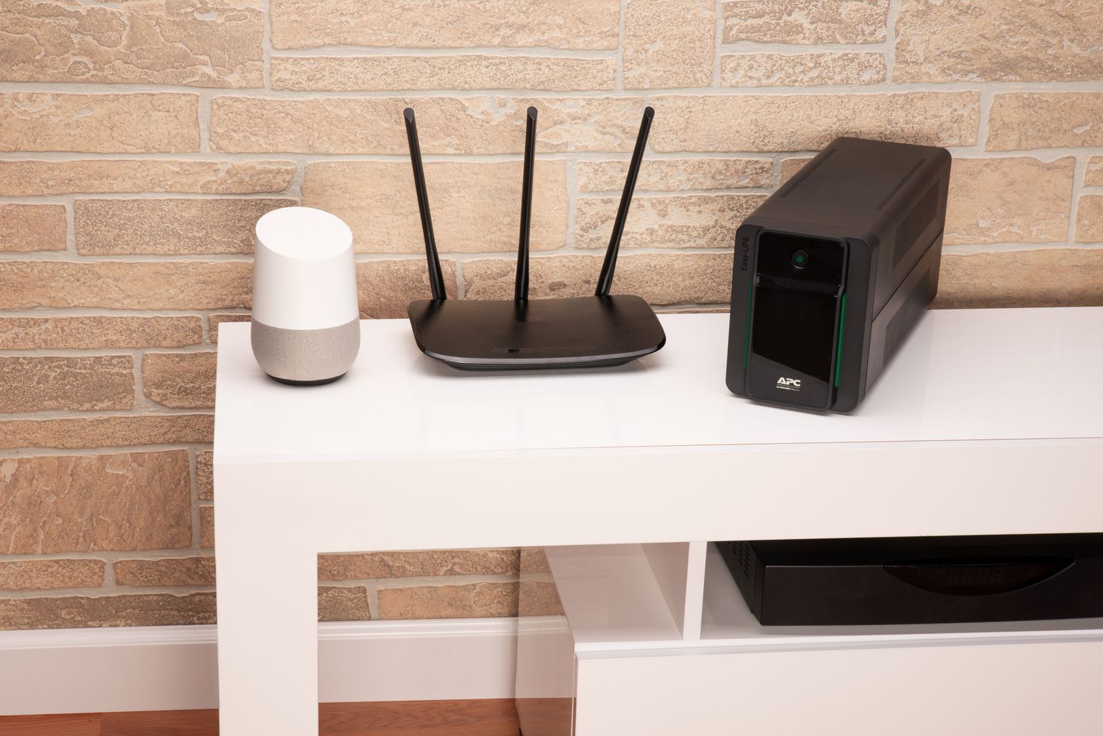 APC BVX700LI-GR gruppo di continuità (UPS) A linea interattiva 0,7 kVA 360 W 2 presa(e) AC [BVX700LI-GR]