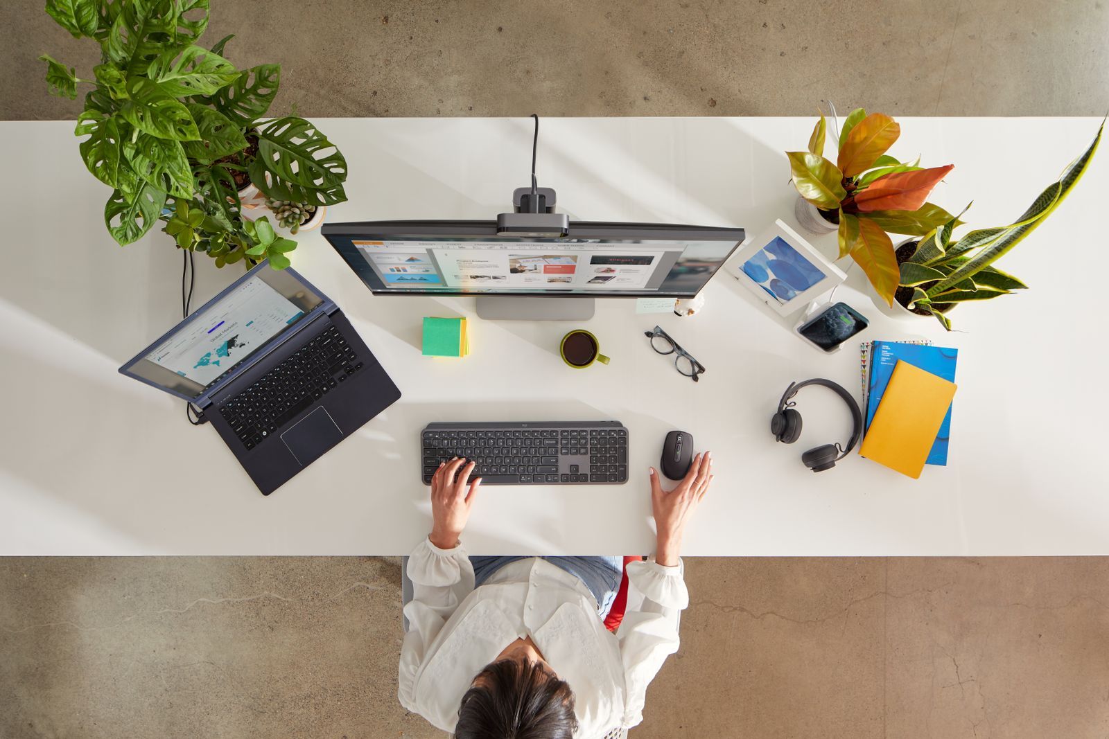 Logitech 920-010247 tastiera Ufficio Bluetooth Italiano Grafite [920-010247]