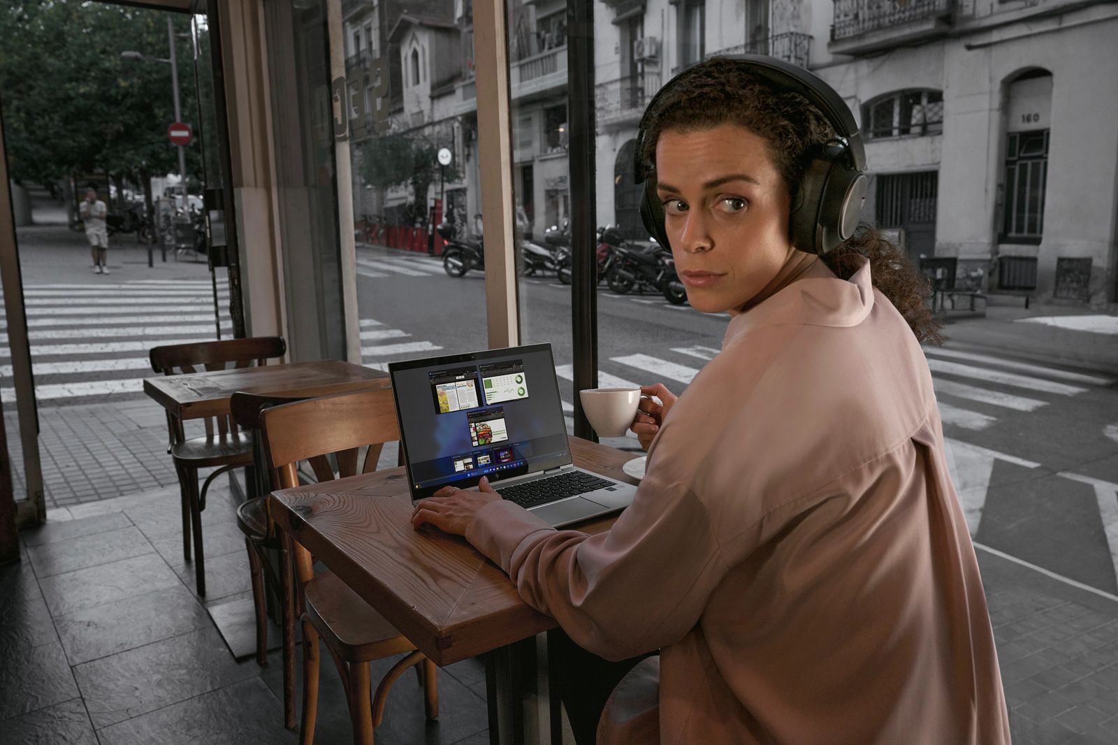 EB 8 FLIP G1I 13T AI ULTRA 7 255U 32/1 W11P 3YOFF [AD3E0ET#ABZ]