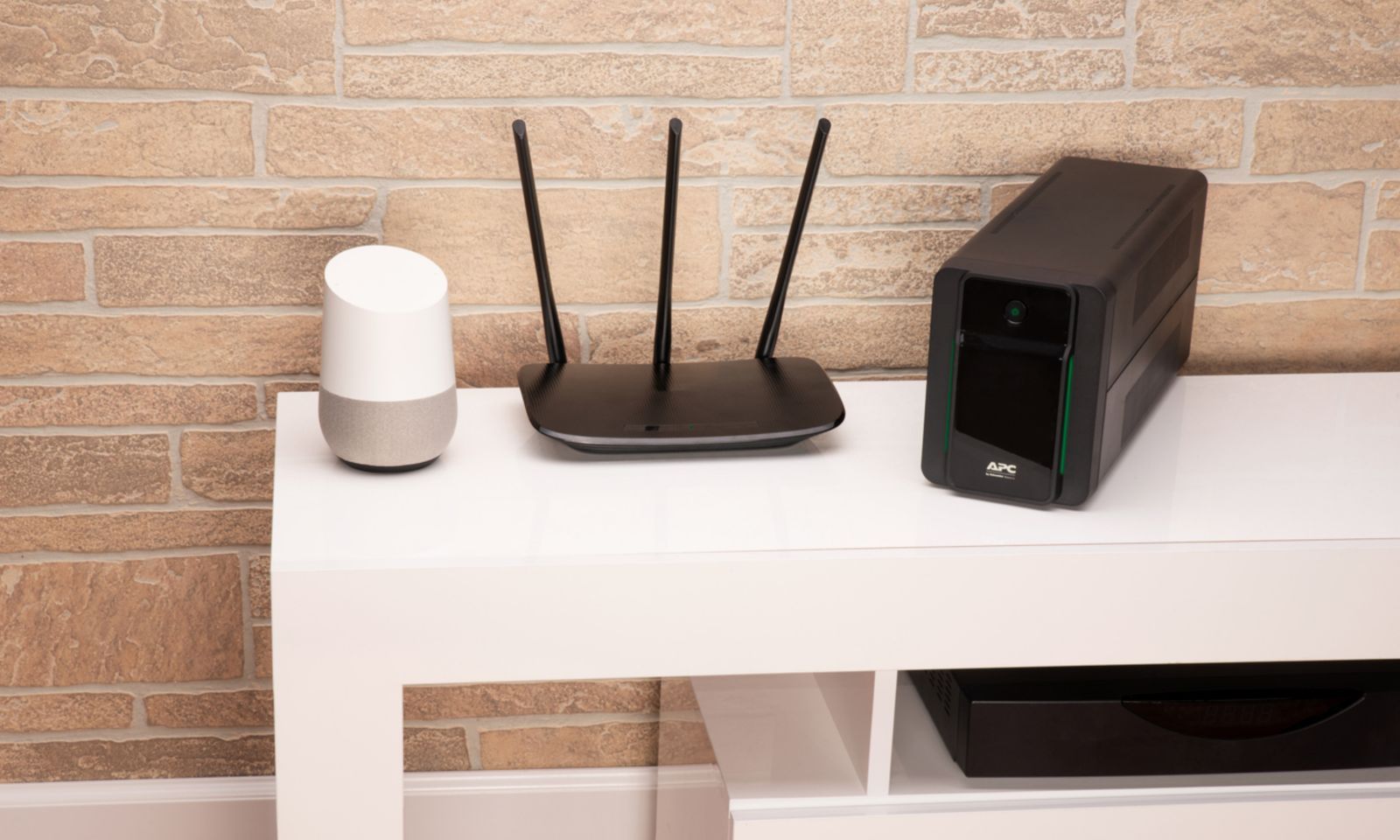 APC BX950MI-GR gruppo di continuità (UPS) A linea interattiva 0,95 kVA 520 W 4 presa(e) AC [BX950MI-GR]