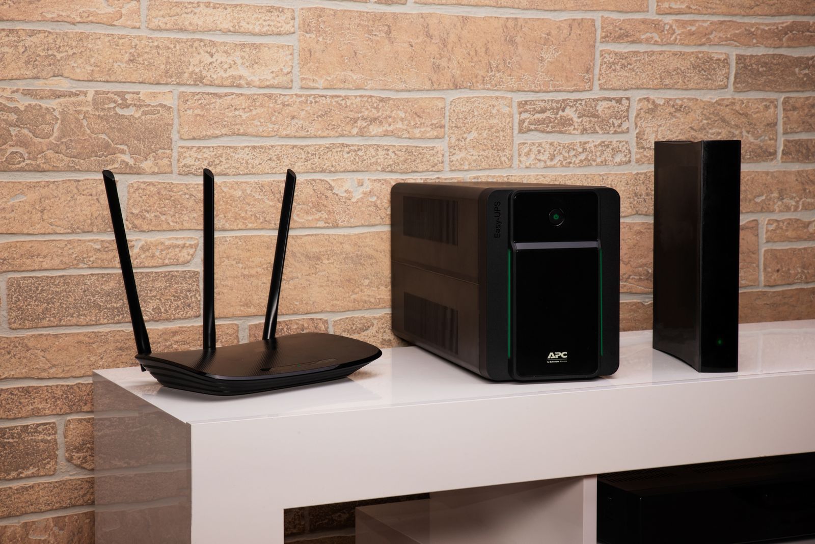 APC Easy UPS gruppo di continuità (UPS) A linea interattiva 2,2 kVA 1200 W 6 presa(e) AC [BVX2200LI]