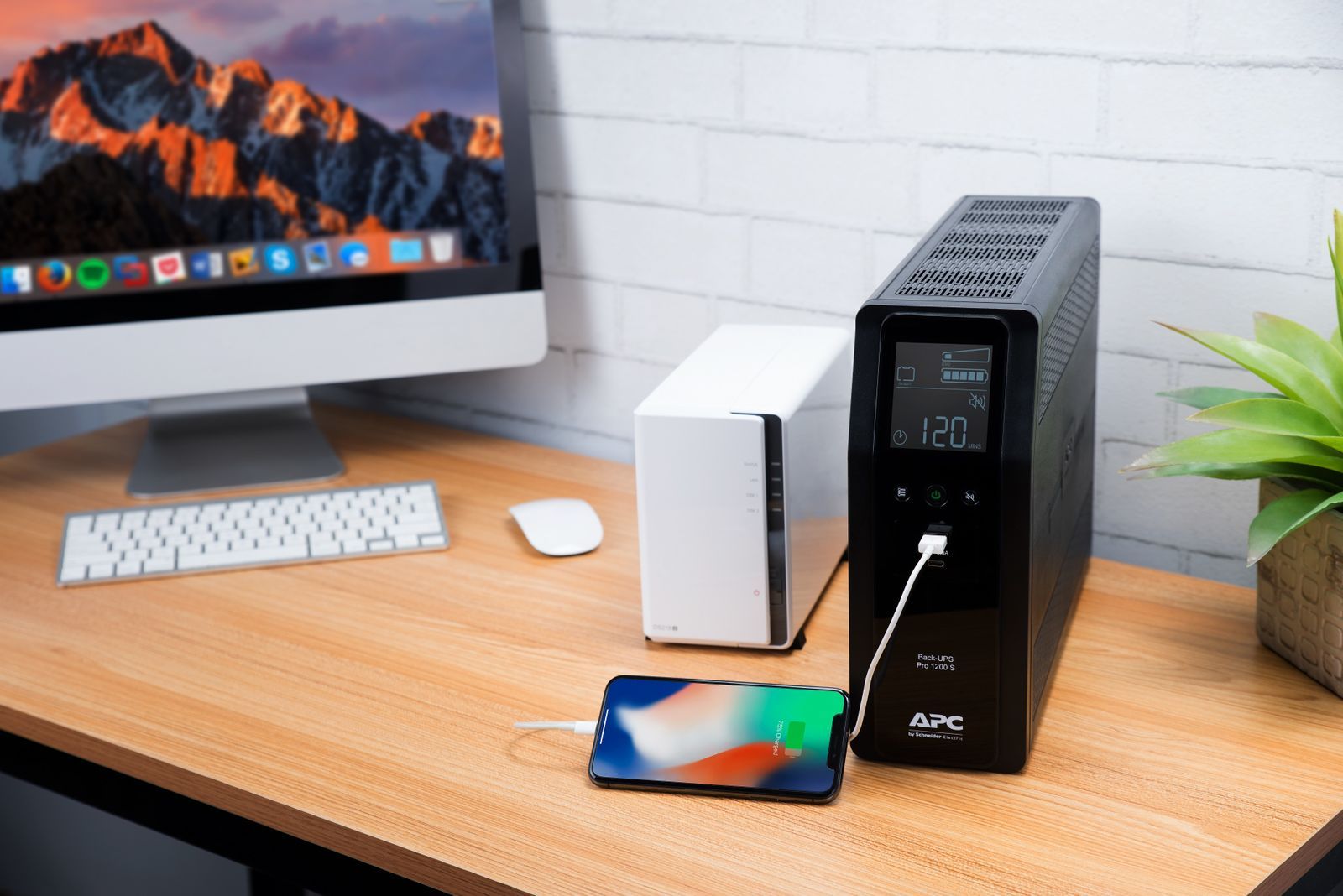 APC BACK UPS PRO BR 1200VA gruppo di continuità (UPS) A linea interattiva 1,2 kVA 720 W 8 presa(e) AC [BR1200SI]