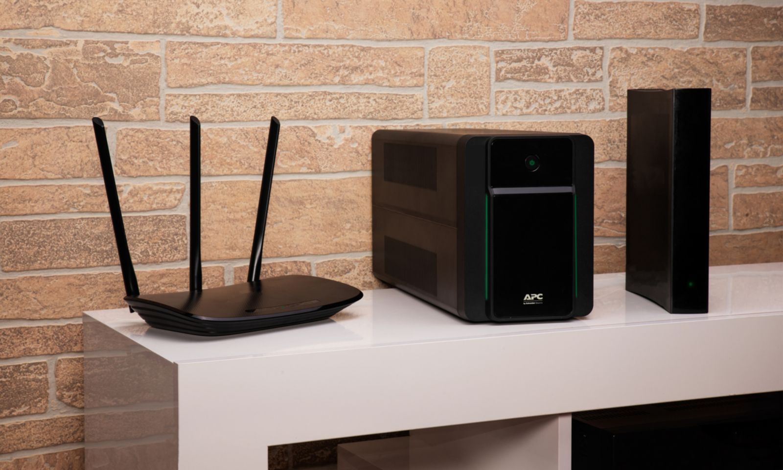 APC BX2200MI gruppo di continuità (UPS) A linea interattiva 2,2 kVA 1200 W 6 presa(e) AC [BX2200MI]