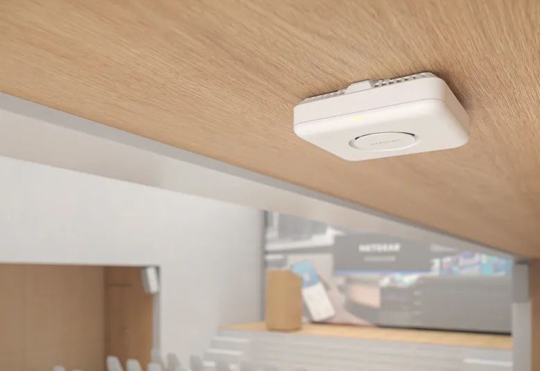 NETGEAR WBE710 Bianco Supporto Power over Ethernet (PoE) [WBE710-100EUS]