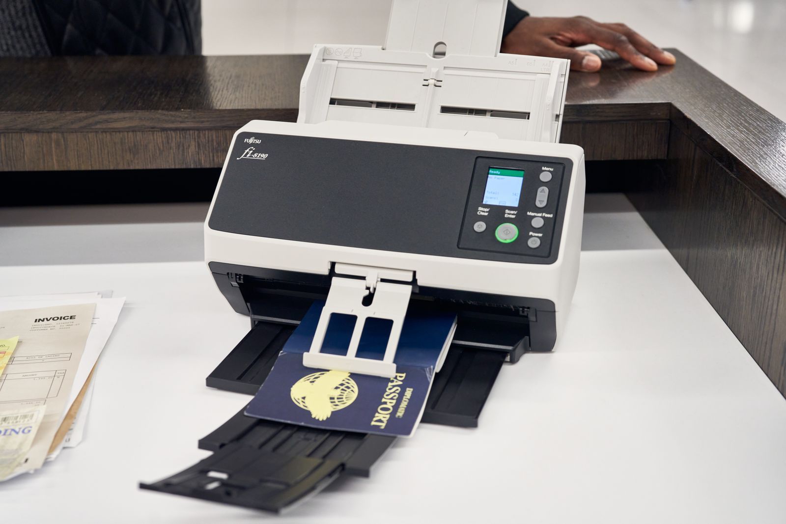 Ricoh fi-8270 ADF + scanner ad alimentazione manuale 600 x 600 DPI A4 Nero, Grigio [PA03810-B551]