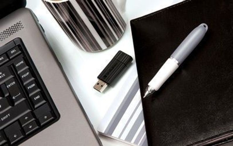 Verbatim PinStripe 4GB unità flash USB USB tipo A 2.0 Nero [49061]