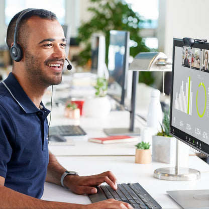 Logitech C270 Webcam HD, HD 720p/30fps, Videochiamate HD Widescreen, Correzione Automatica Luminosità, Microfono Riduzione del Rumore, Skype, FaceTime, Hangouts, WebEx,PC/Mac/Tablet/Chromebook [960-001063]